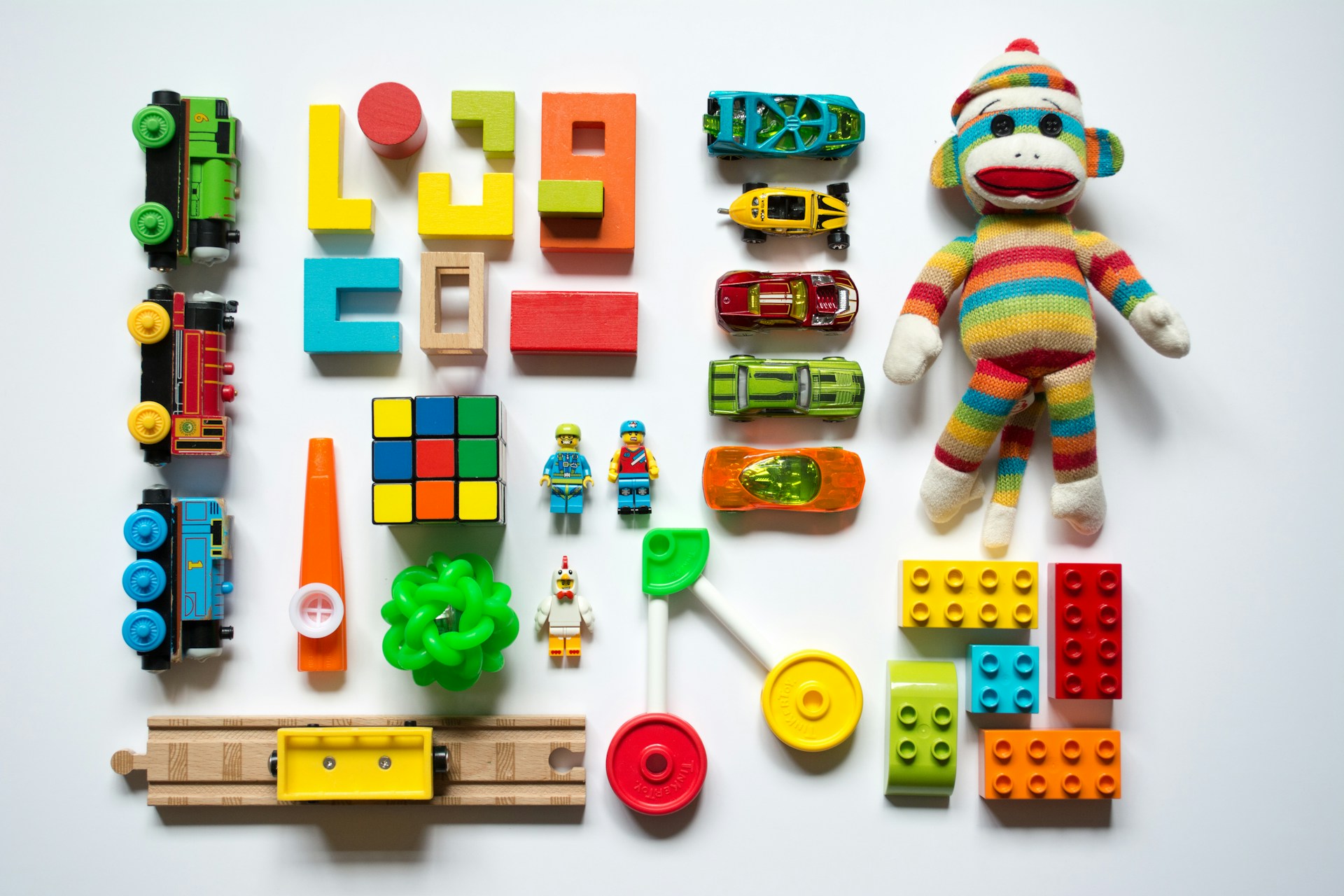 Brinquedos Montessori coloridos de madeira para crianças de 2 anos